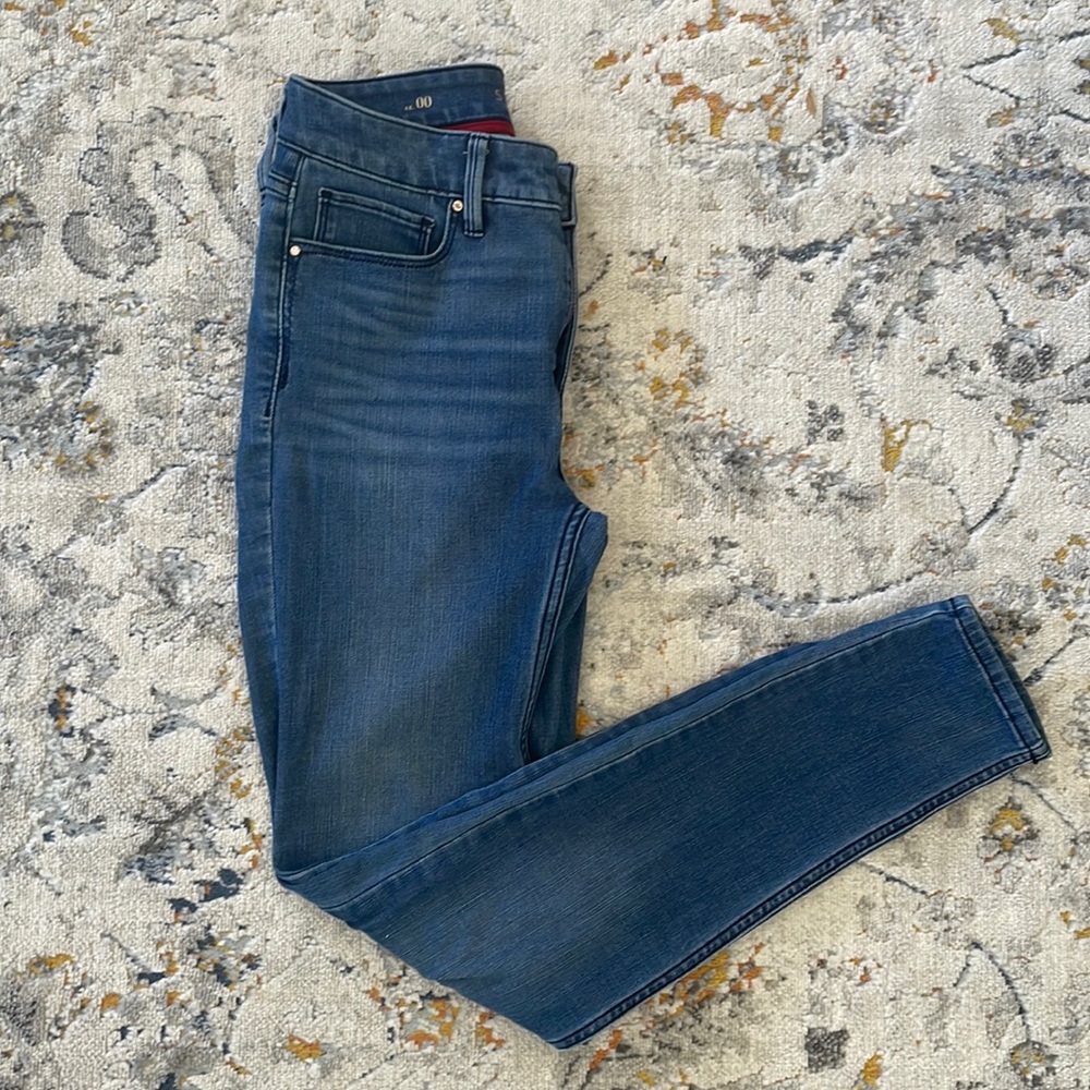 WHBM Skinny Ankle in Medium Wash